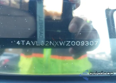 1998 Toyota Tacoma from USA, damaged, VIN 4TAVL52NXWZ009307